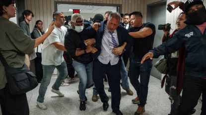 Federal agents arrest New York City Comptroller Brad Lander inside courthouse