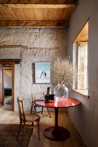 Rustic country room with red circle table