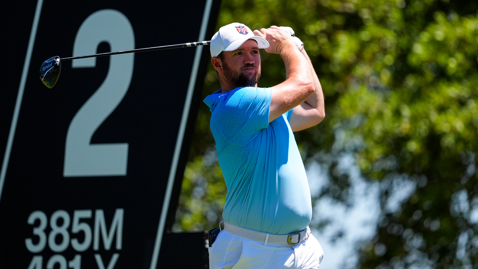 Sam Horsfield hits a driver off the tee