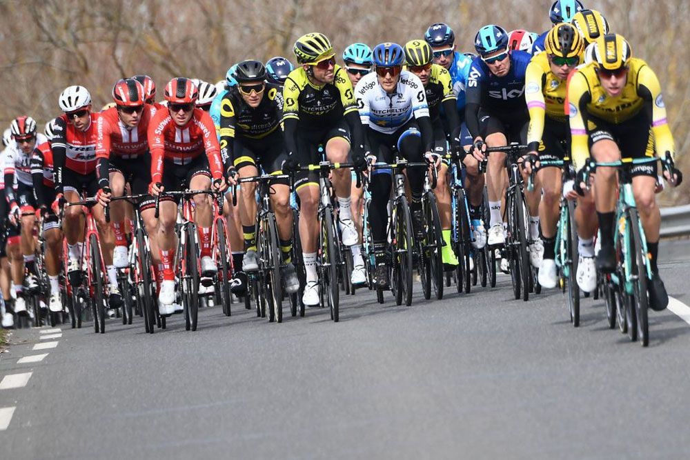 Jumbo Visma lead the peloton on stage 3 of Paris-Nice