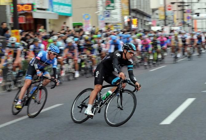 Richie Porte (Sky) leads the peloton through a turn at the Japan Cup.