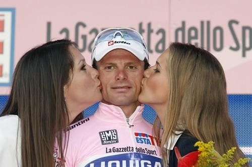 Kisses for the maglia rosa.