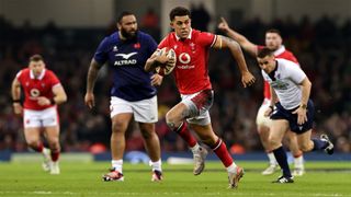 Rio Dyer running with the ball to score Wales' first try against France ahead of the Six Nations Wales vs Italy live stream.