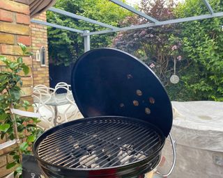 Weber Smokey Joe with hinged lid on