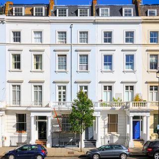 london townhouses with white windows