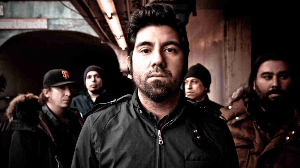 Deftones posing for a photograph in 2016