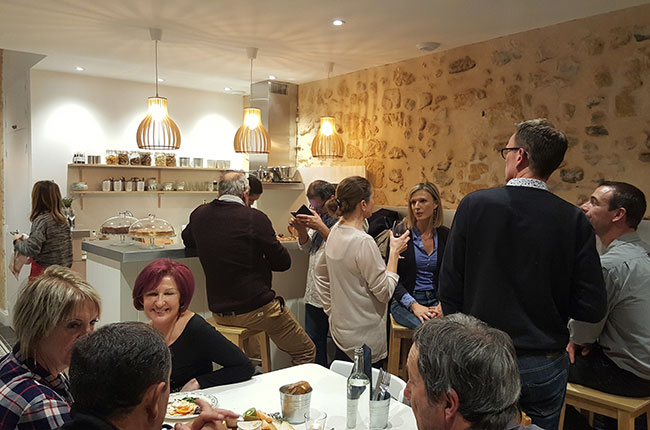 Guests inside Ch&amp;acirc;teau en Ville.