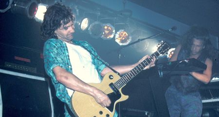 Billy Squier plays a Gibson Les Paul Special live in 1991.