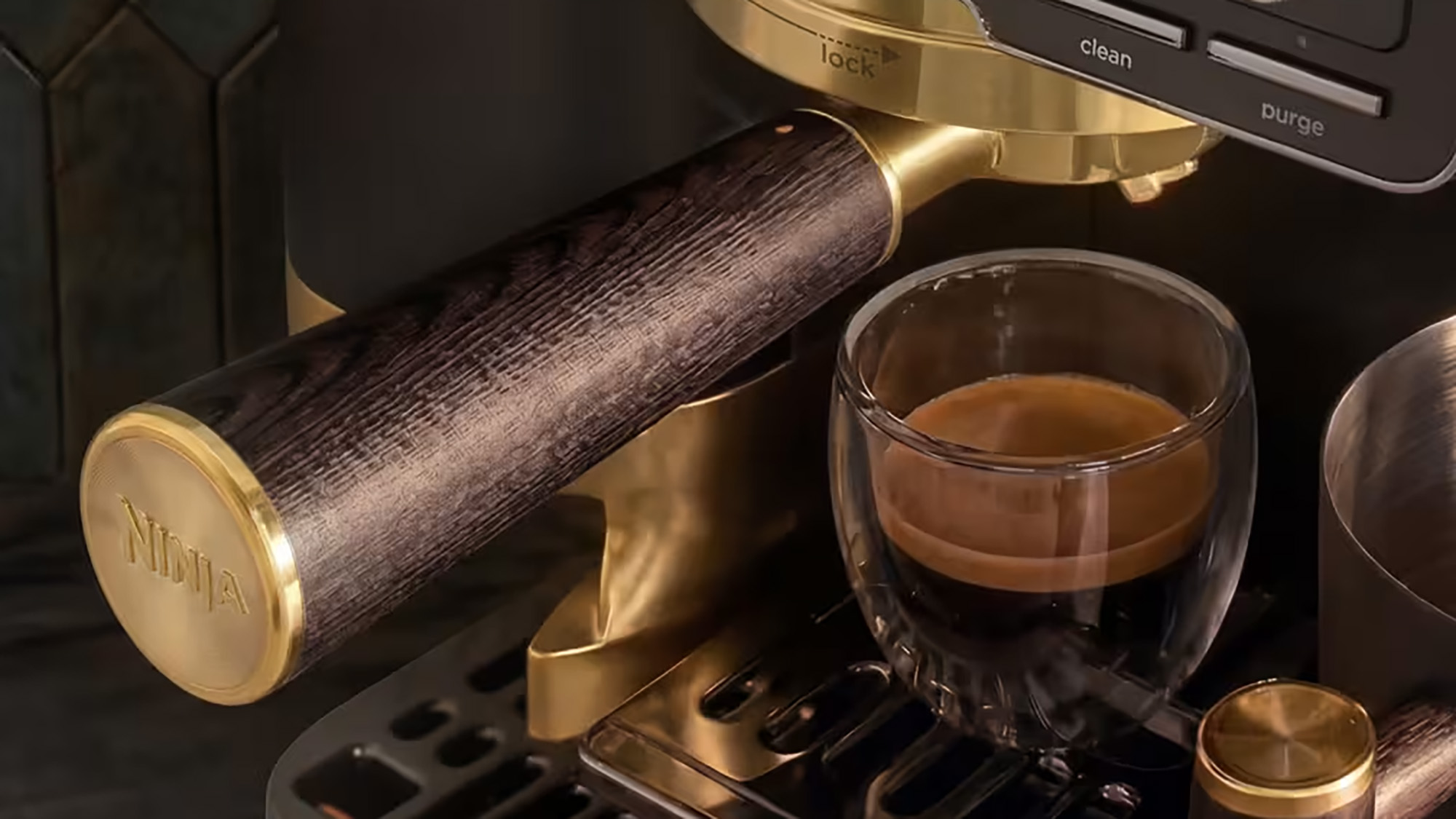 Ninja Luxe Caf&amp;eacute; Pro - Limited edition with David Beckham, displaying ebony handle