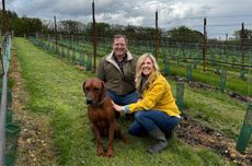 Amber Mihna & Phil Robertson with dog