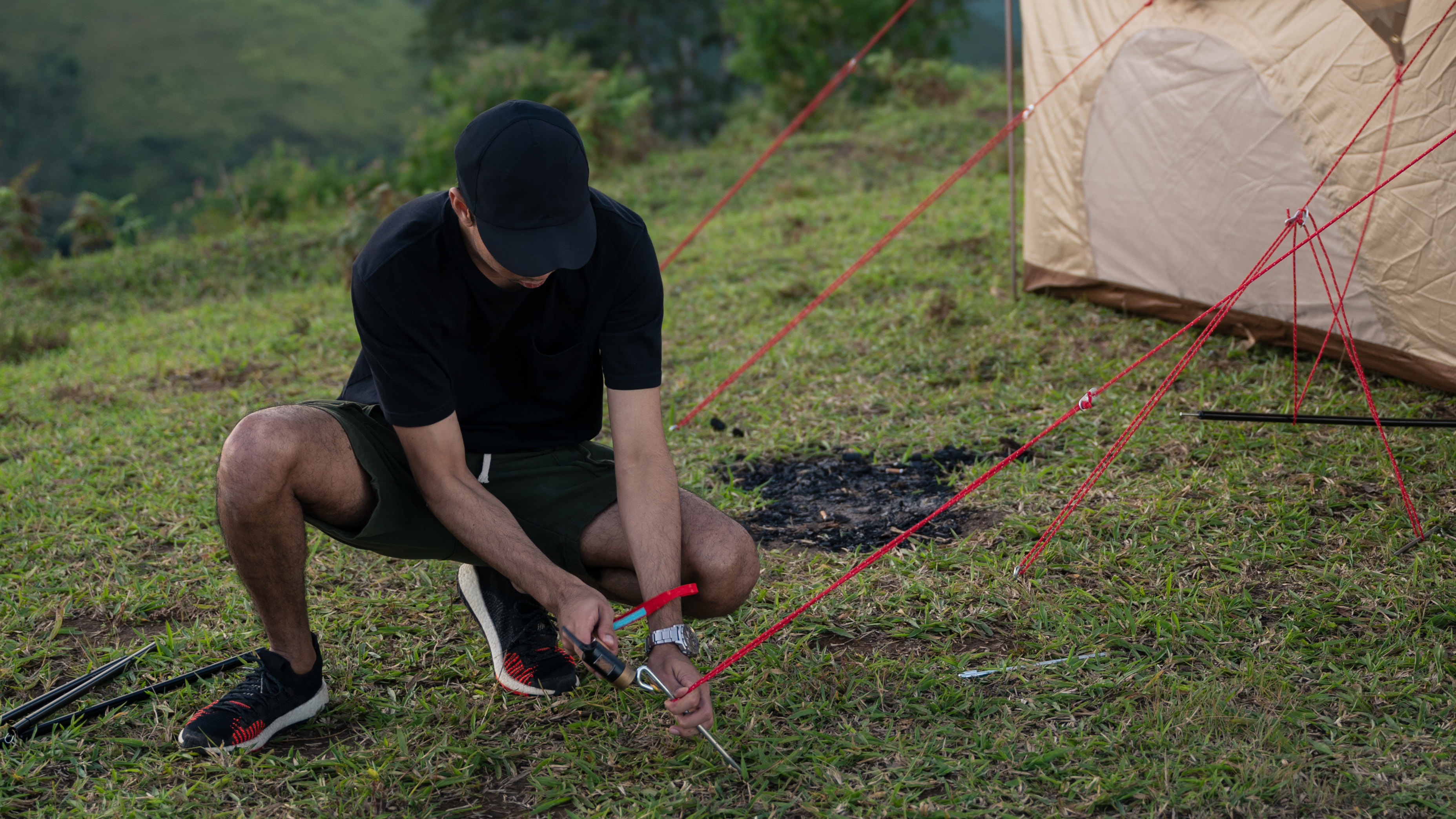 How to pitch a tent: our tips for quick, secure assembly | Advnture