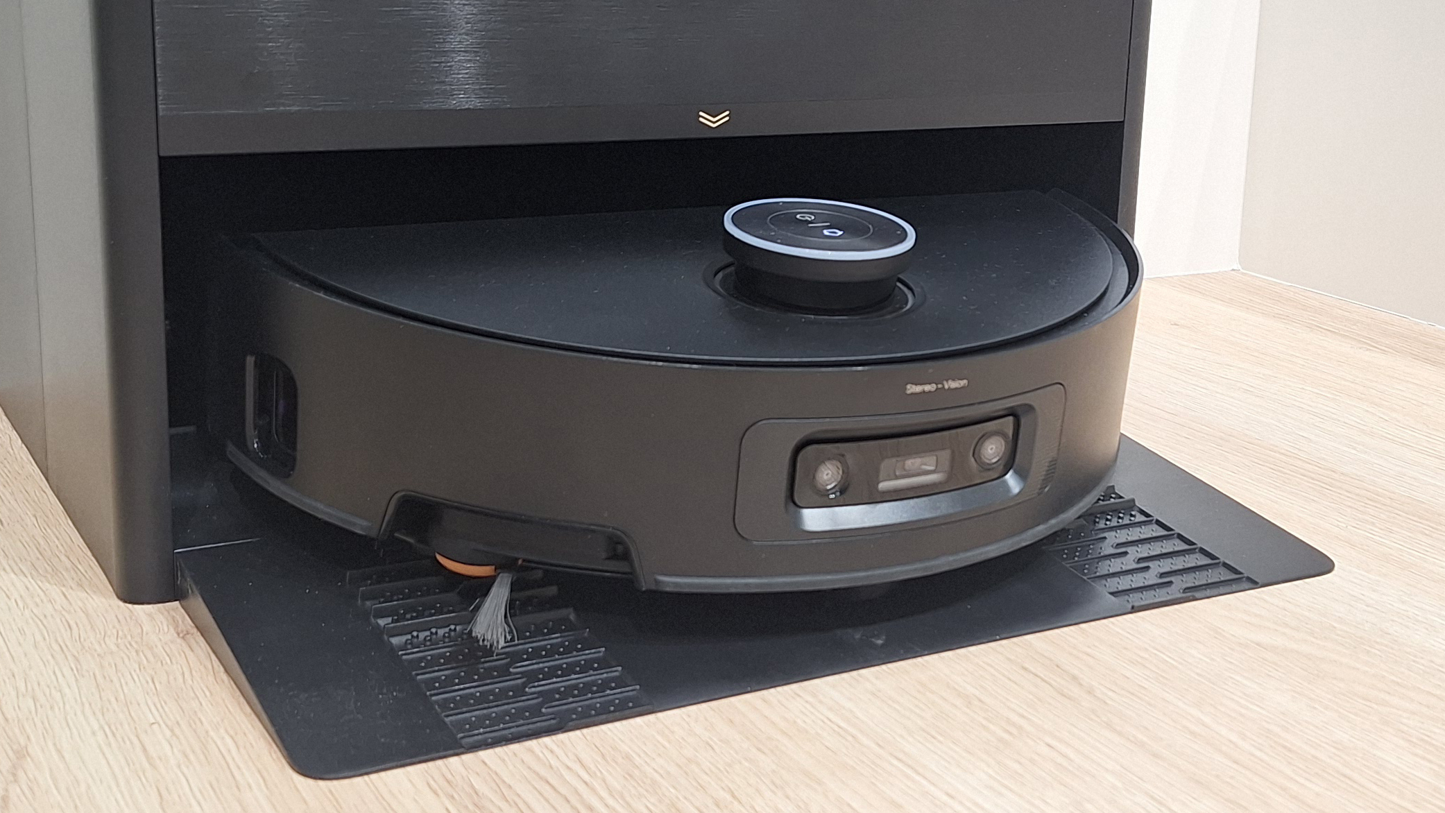 Dreame Aqua20 Pro Ultra Roller X Complete robot vacuum on show at IFA