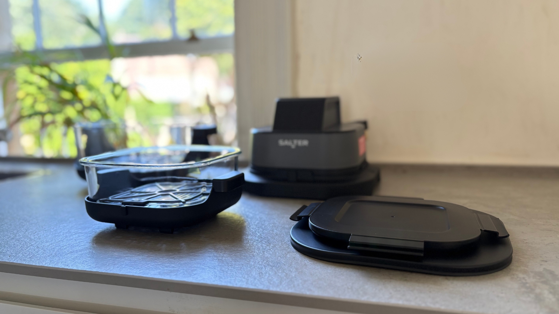 The Salter Crisp &amp;amp; Go Portable Air Fryer in its different parts