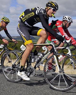 Sam Bewley of Zookeepers – Cycle Surgery grabs a bite to eat