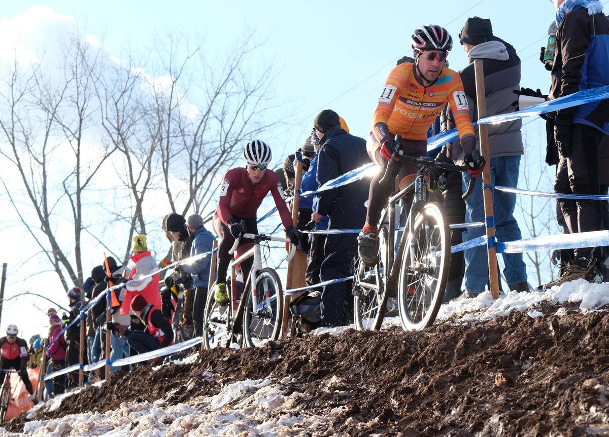 Yannick Eckmann (Boulder Cycle Sport) riding the ridge with Tobin Ortenblad