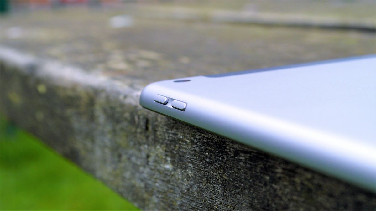 Design and screen Design and screen iPad 9.7 (2018) review Page 2