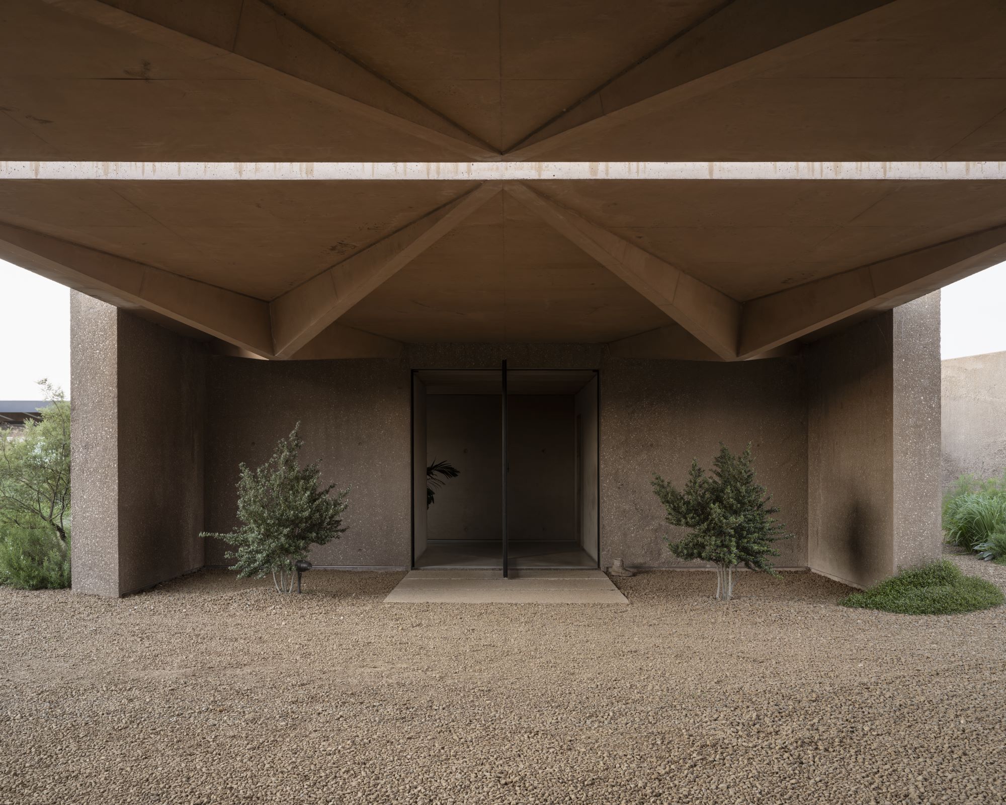 Hiaven house by McLaren Excell, a minimalist home in the biritsh countryside