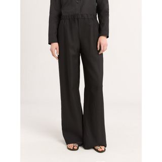 kJcAsHKCtLav8EFsDzHHz3-320-80 30 اكتشاف الموضة الصيفية المعتمدة من المحرر من Banana Republic و Levi's® والمزيد