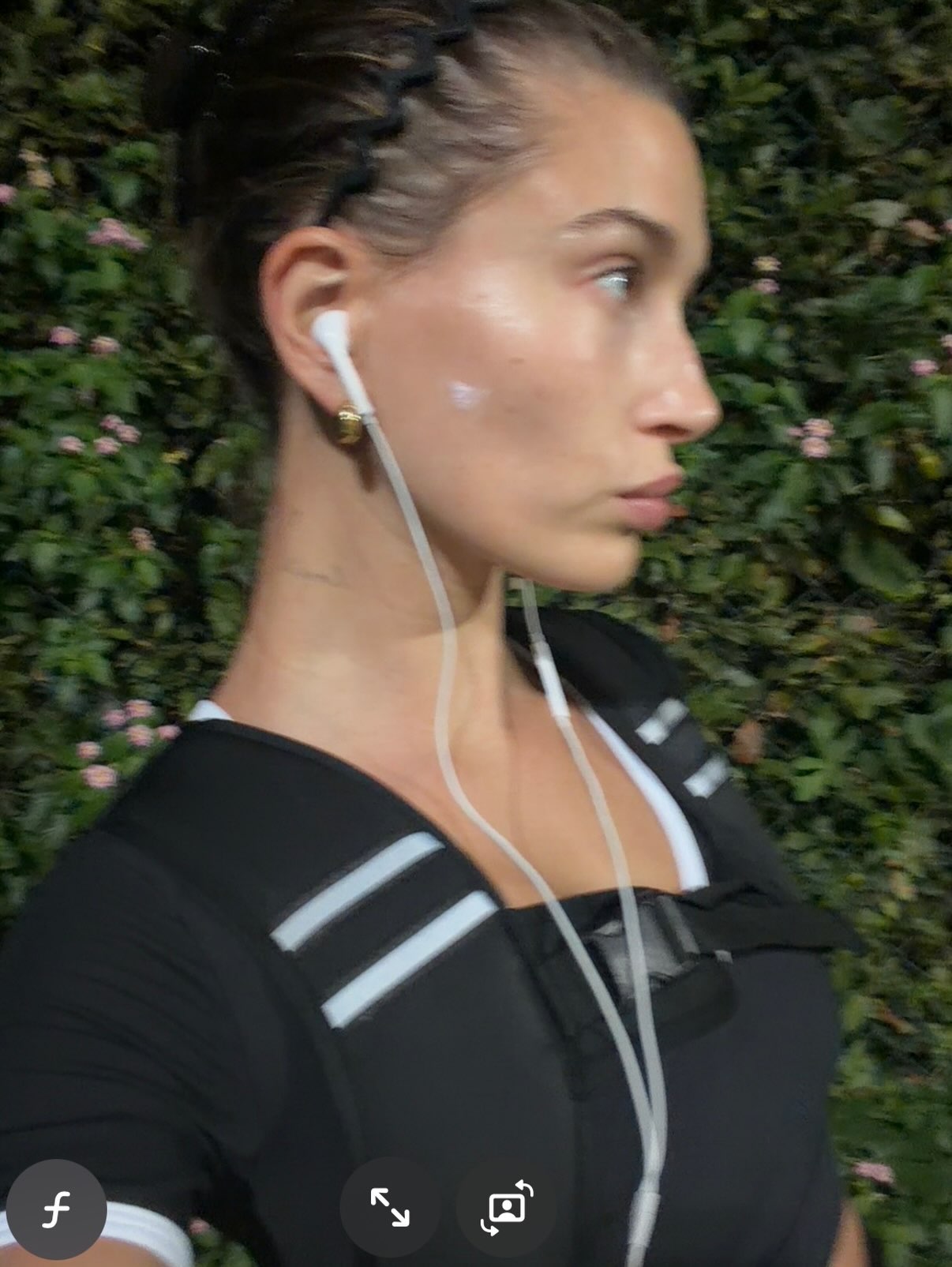 hailey beiber wears the zelus weighted vest from amazon