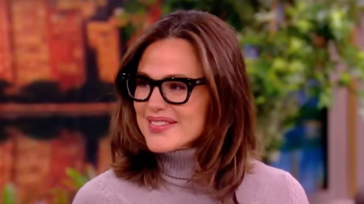 Jennifer Garner talking on The View.