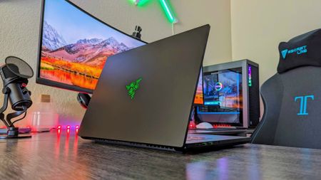 Image of the Razer Blade 16 (2024).