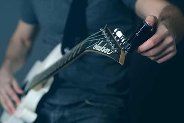 New Roadie 2 Automatic Guitar Tuner Works Without a Smartphone | Guitar ...