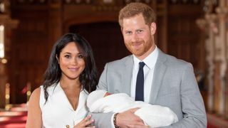 windsor, england may 08 prince harry, duke of sussex and meghan, duchess of sussex, pose with their newborn son archie harrison mountbatten windsor during a photocall in st georges hall at windsor castle on may 8, 2019 in windsor, england the duchess of sussex gave birth at 0526 on monday 06 may, 2019 photo by dominic lipinski wpa poolgetty images