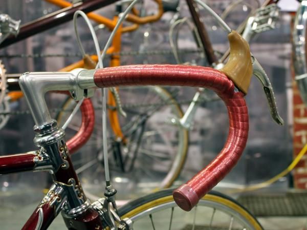 Anyone remember Benotto Cello tape? The guys at Bilenky Cycle Works clearly did for the bars of this Hetchins-style period piece.