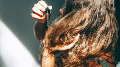 How to stop frizzy hair