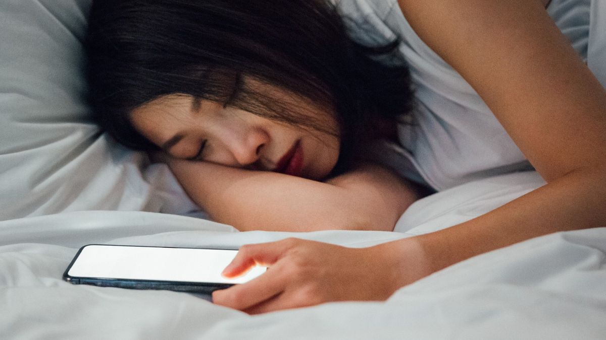 Why you need to sleep with your phone in another room Fit&Well