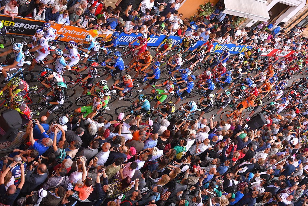 The Giro peloton rolls out for stage 13.