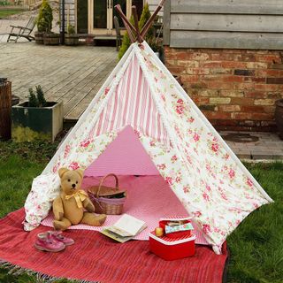 wigwam camping for kids in garden