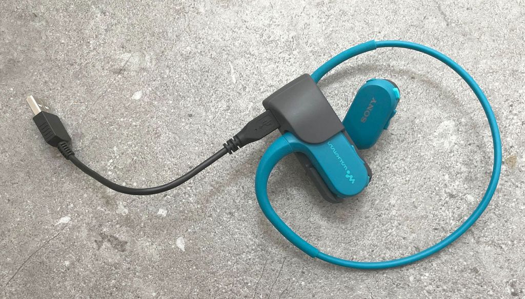 Sony Walkman sport NWWS413 lecteur MP3 étanche 4 Go Bleu - Baladeur MP3 / MP4 - Achat & prix