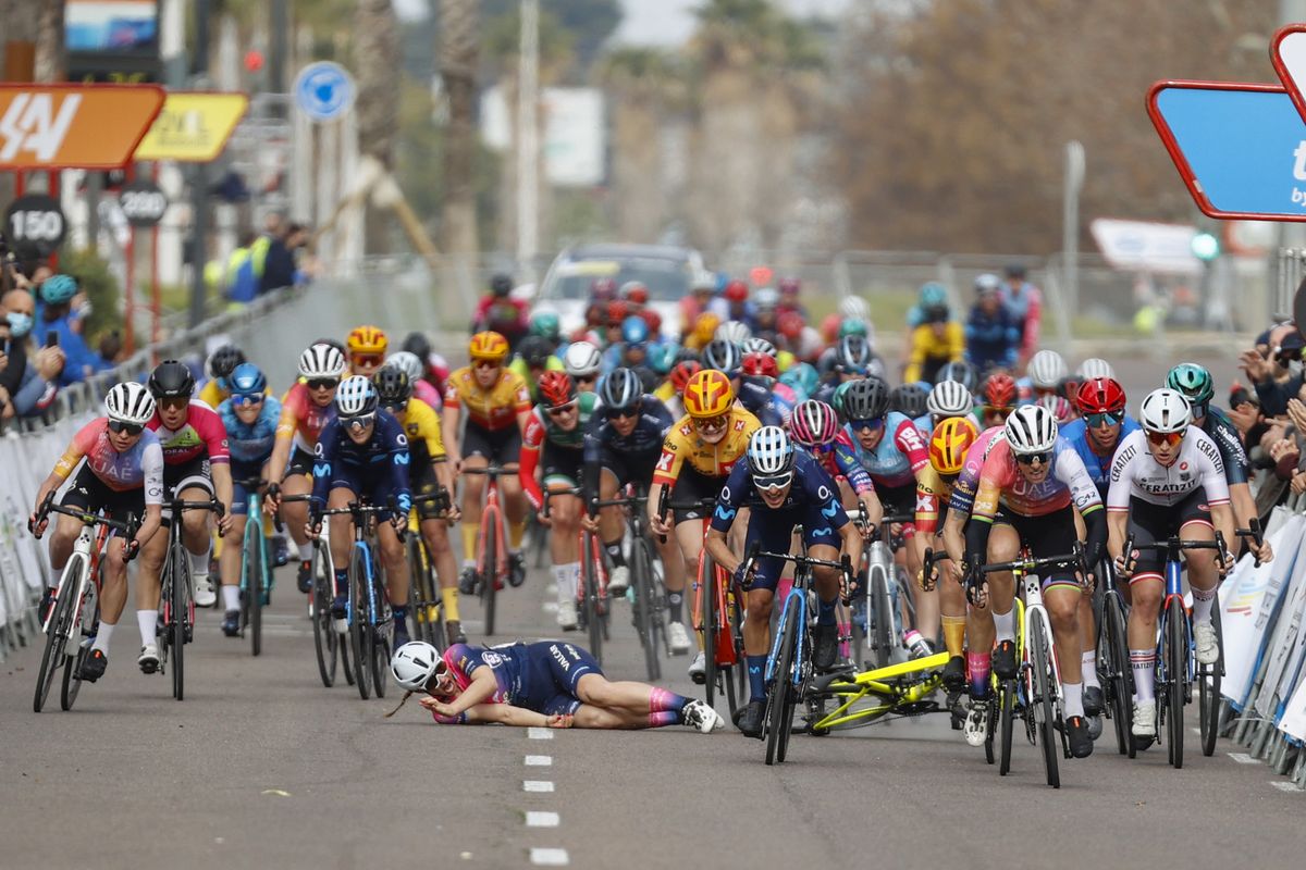 A late crash sparked chaos during the Vuelta CV Feminas sprint