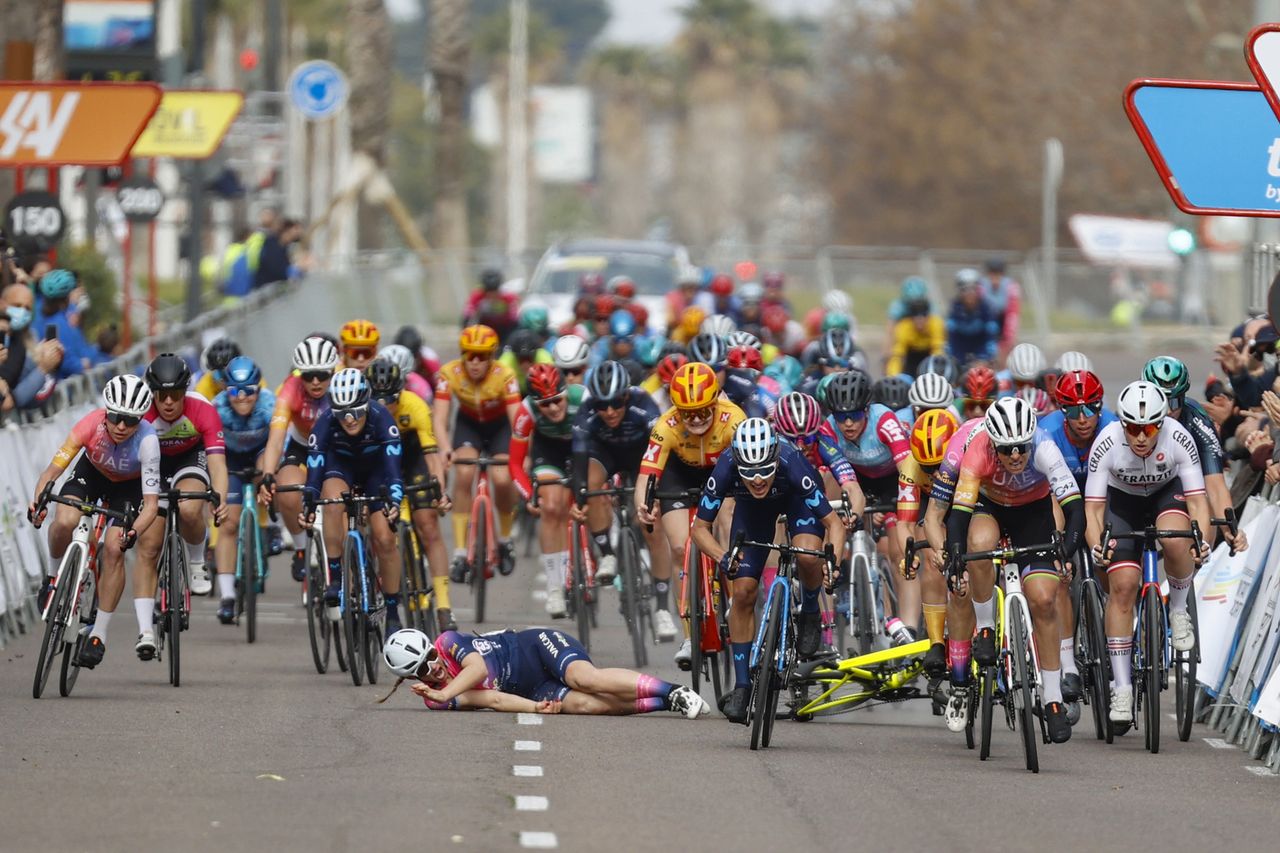 A late crash sparked chaos during the Vuelta CV Feminas sprint