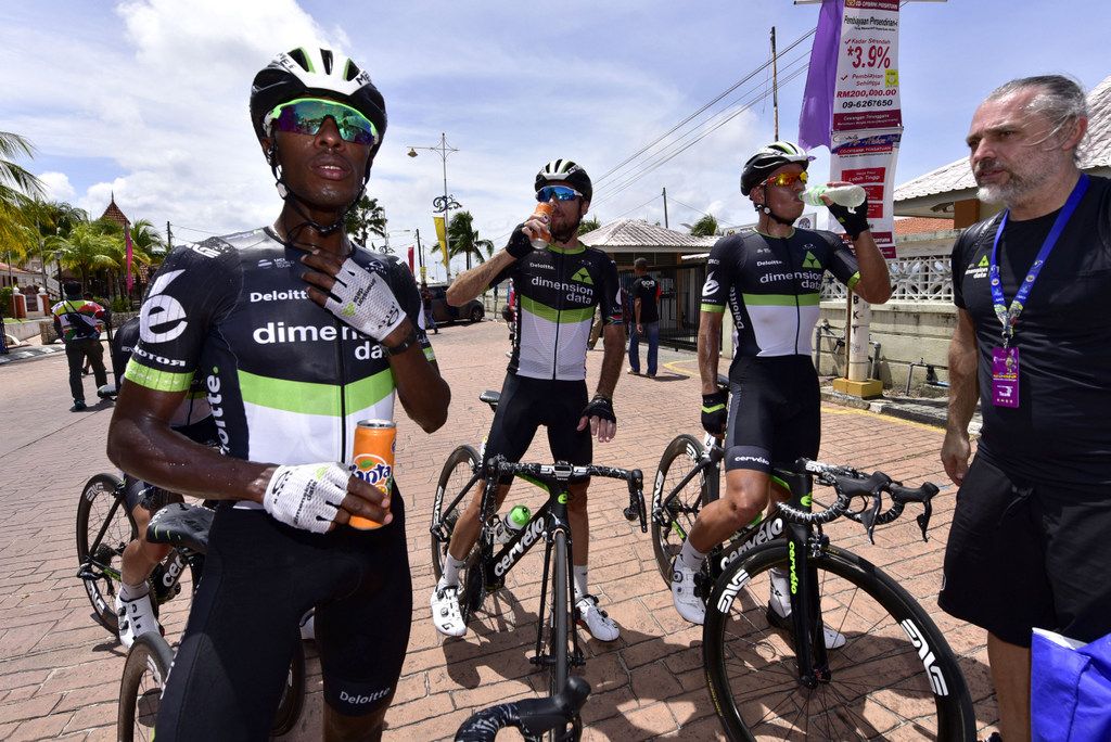 Adrien Niyonshuti (Dimension Data) grabs a drink