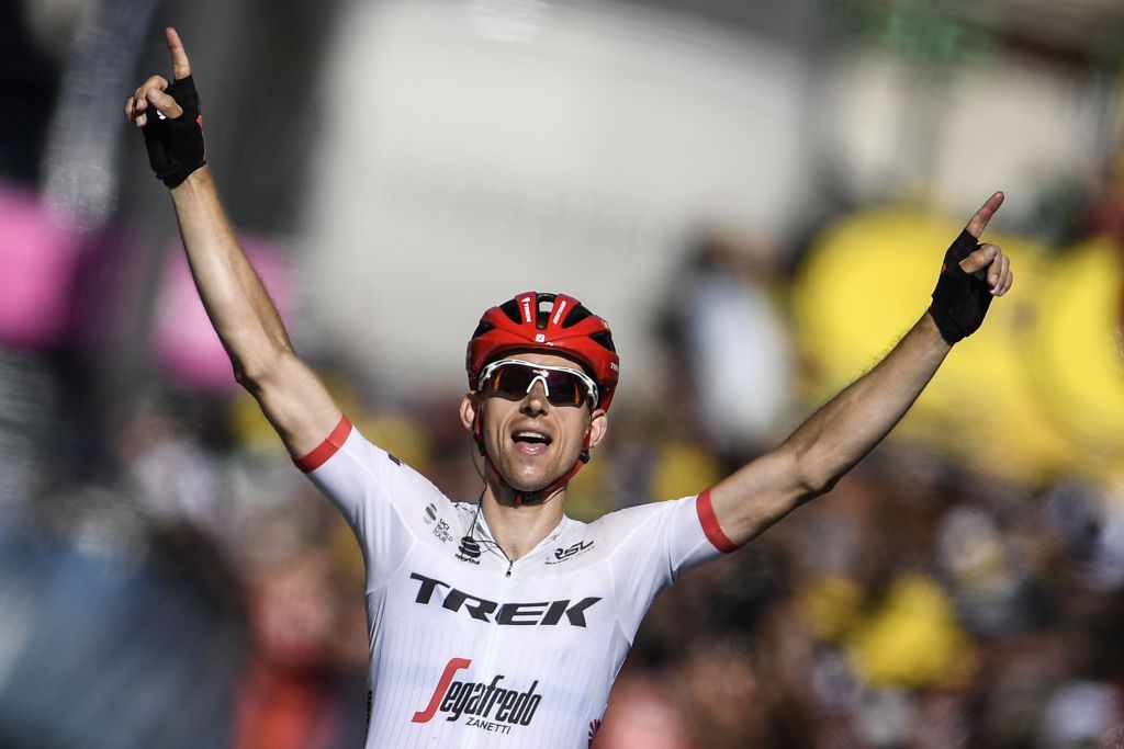 Bauke Mollema wins stage 15 of the Tour de France.
