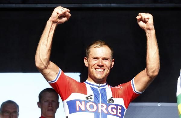Thor Hushovd (Norway) flexes his muscle in the sprint, then on the podium.