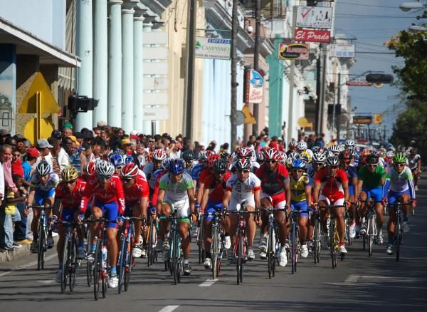 The peloton faced a circuit race in Cien Fuegos for stage 9a.