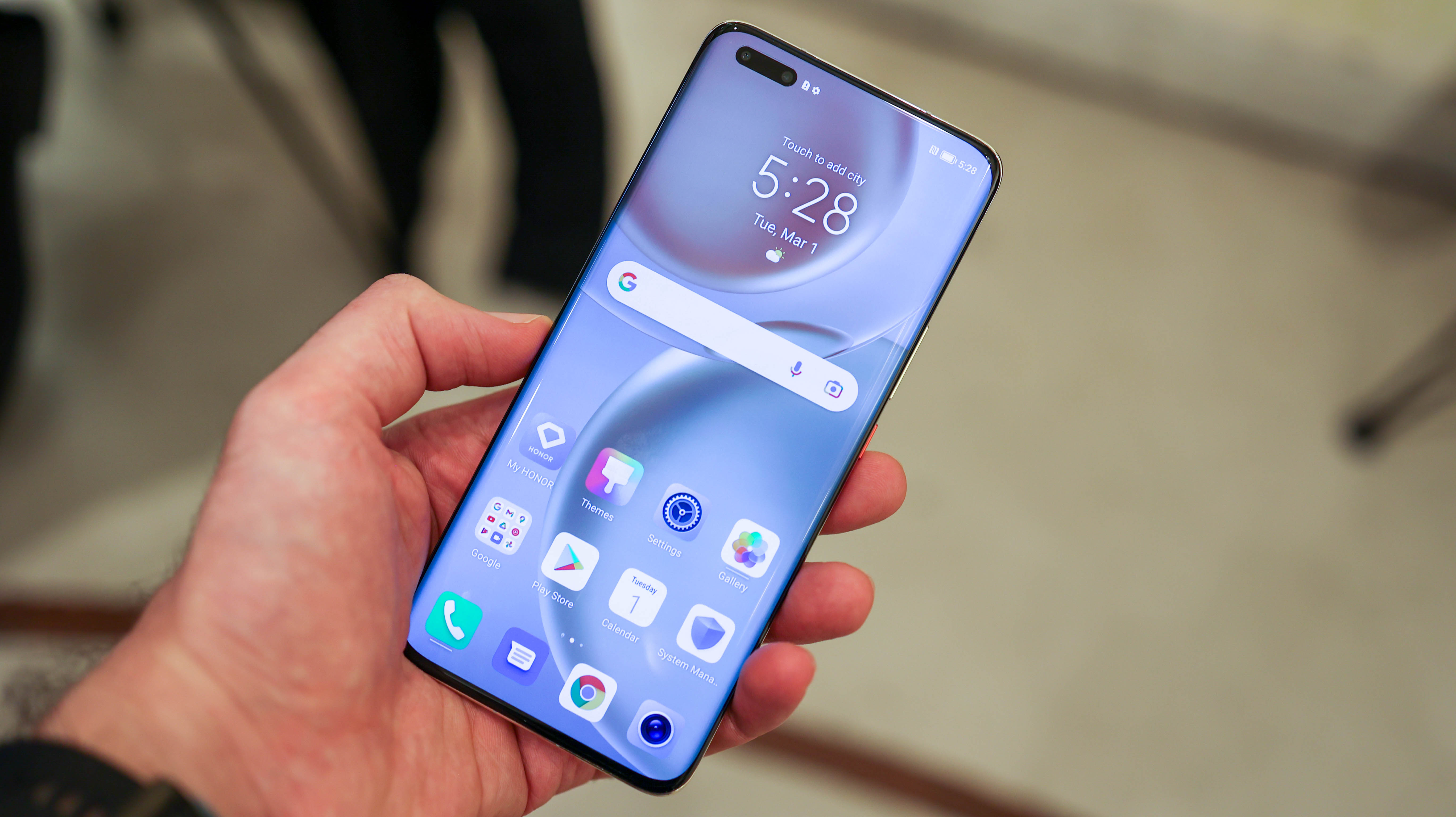 Honor Magic 4 Pro held in hand