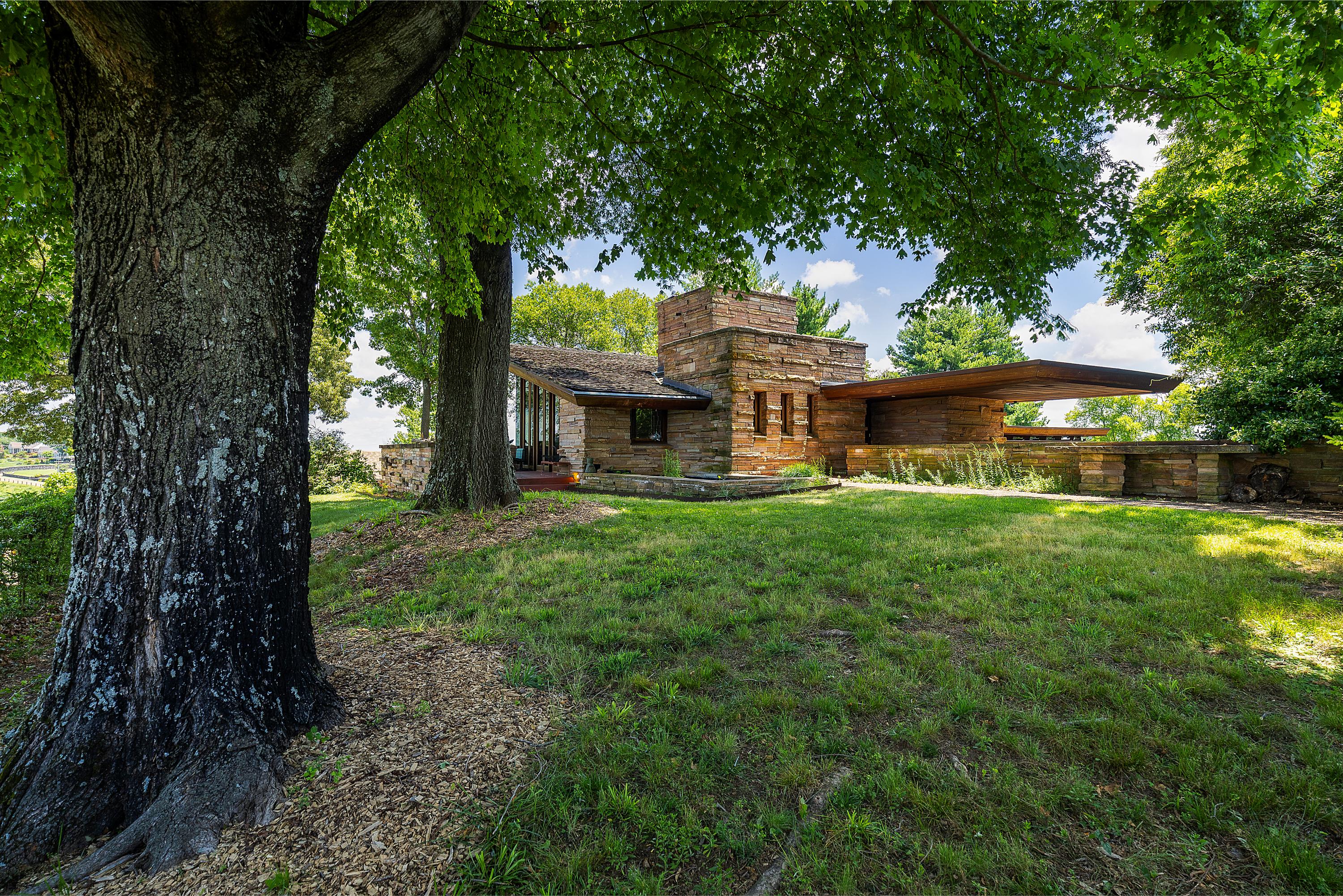 frank lloyd wright shavin house in tennessee, on the market for $1.6 million