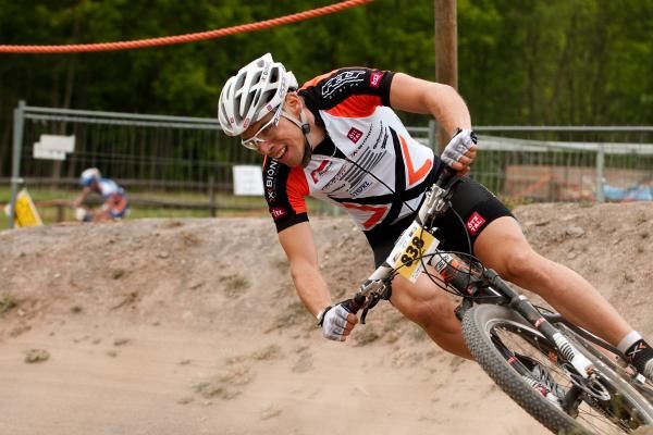 Thomas Litscher (Felt-&Ouml;tztal-X Bionic) nails a corner