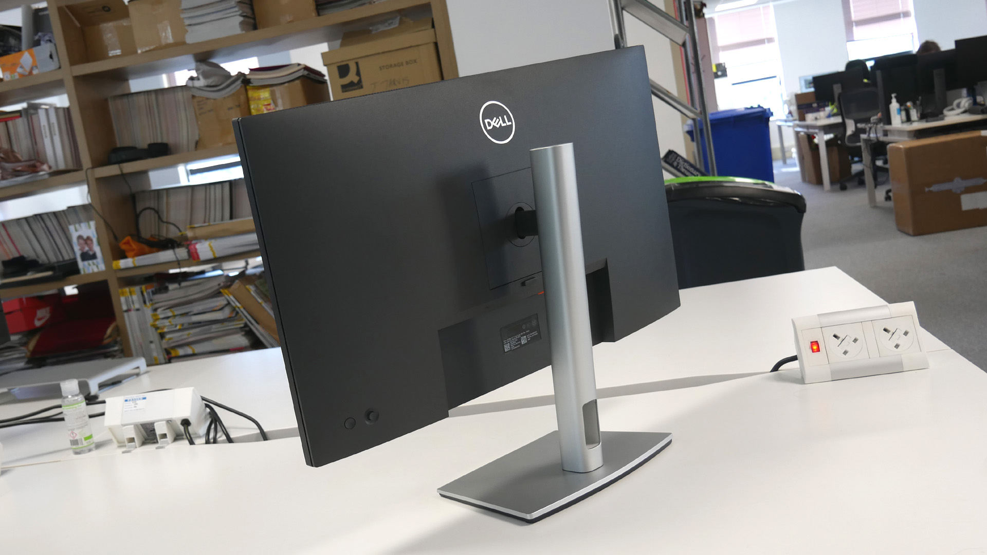 Dell P2723DE