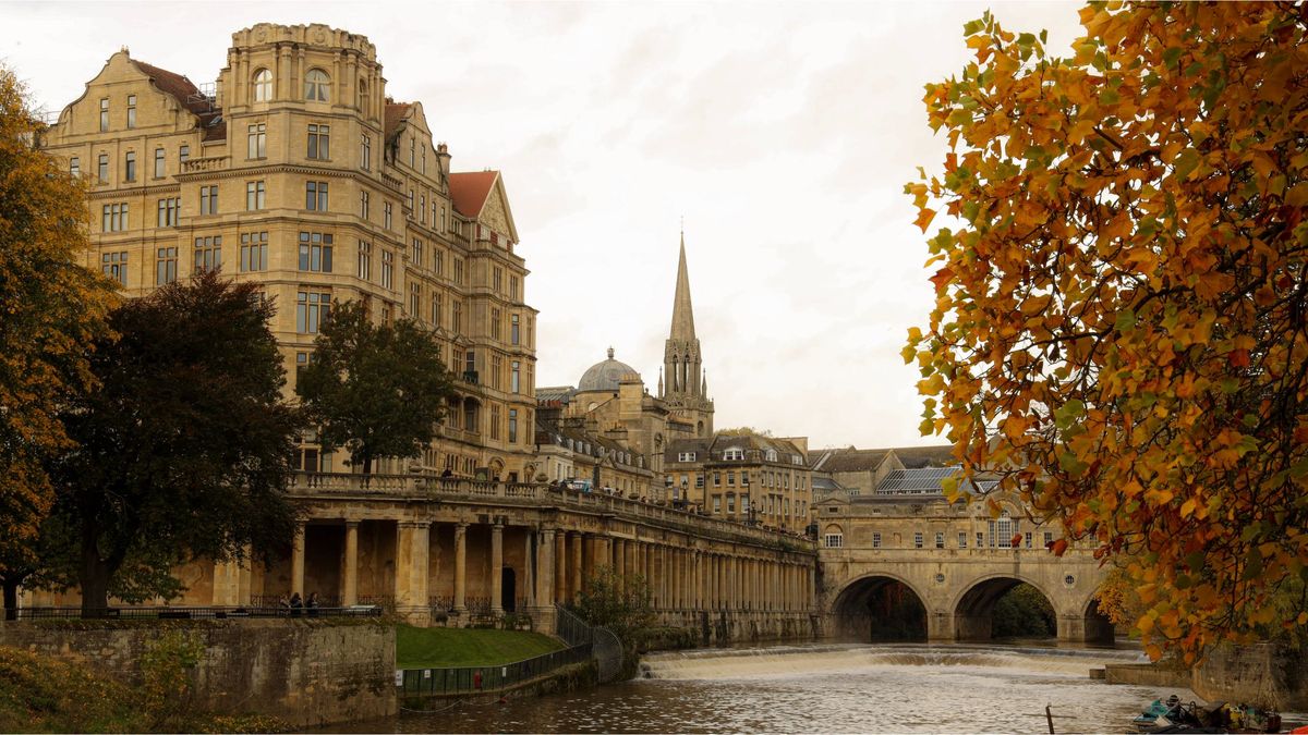 A view of pultney bridge in the city of Bath