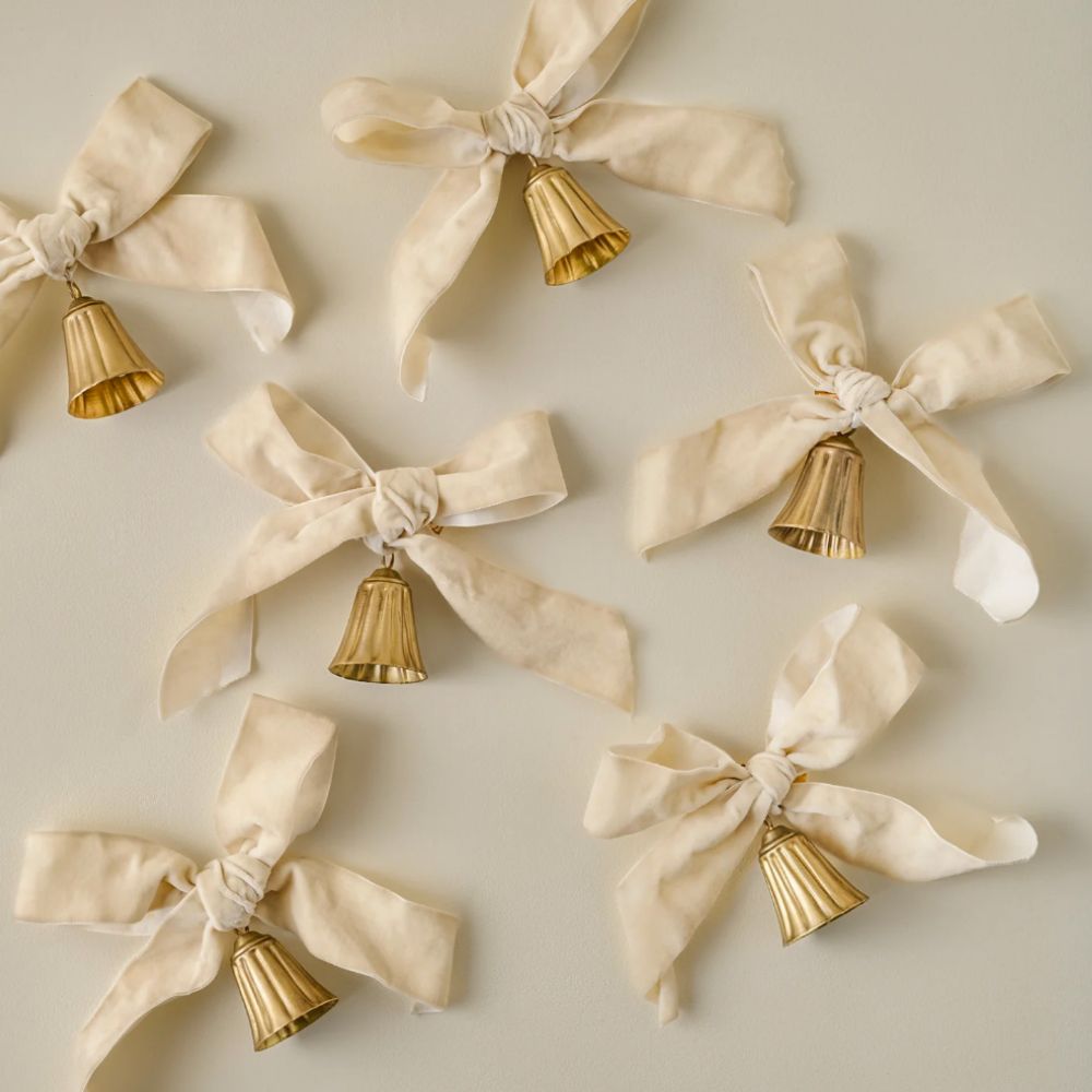 Set of 6 bow decorations with bells