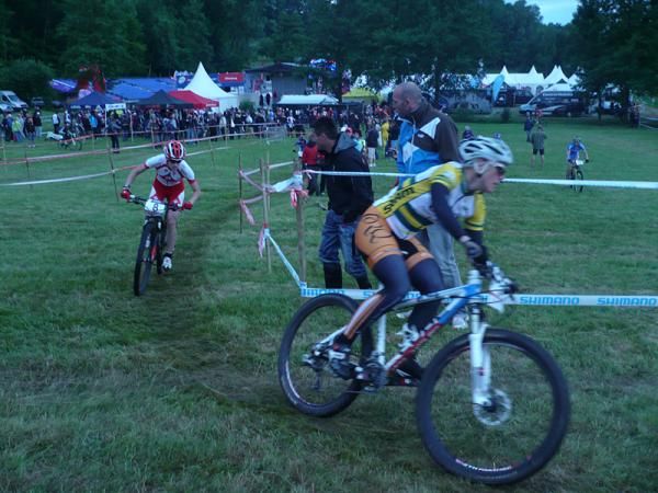 Lea Davison (Specialized) follows Katherine O'Shea (Torq)