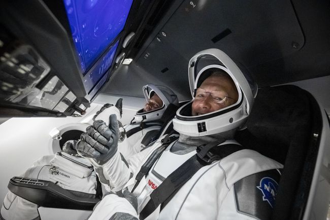 New SpaceX spacesuits get five-star rating from NASA astronauts