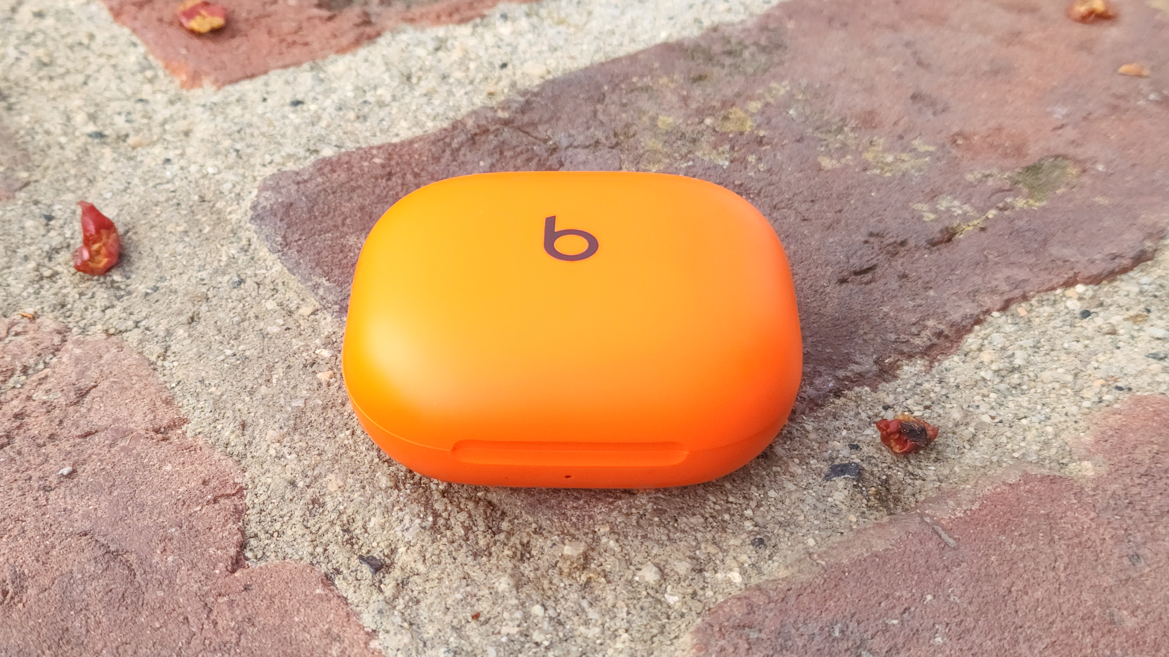 Beats Powersbeats Fit hands on