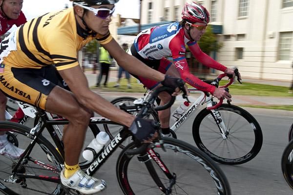 Fallanie Ali (left) of the Malaysian National Team and Cameron Peterson (Virgin Blue/RBS Morgans) swing round the bottom end of the circuit in Swan Hill.