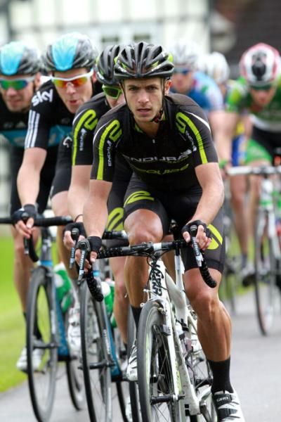 Jonathan Tiernan-Locke (Endura) puts the hammer down on the front of the bunch